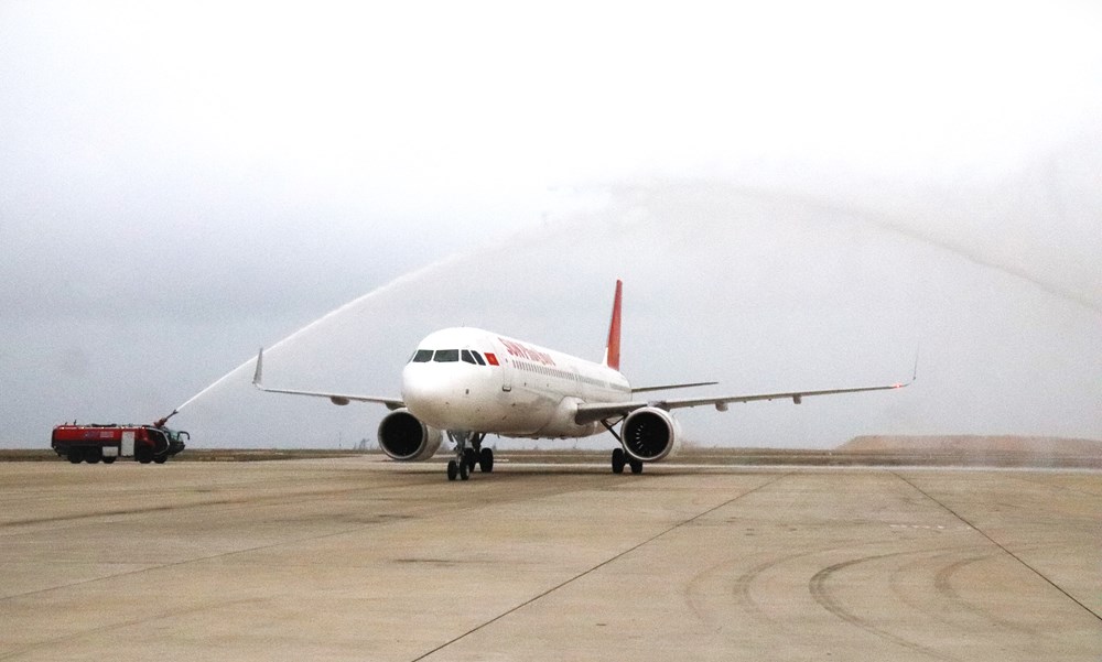 Nghi thức phun vòi rồng chào đón chuyến bay