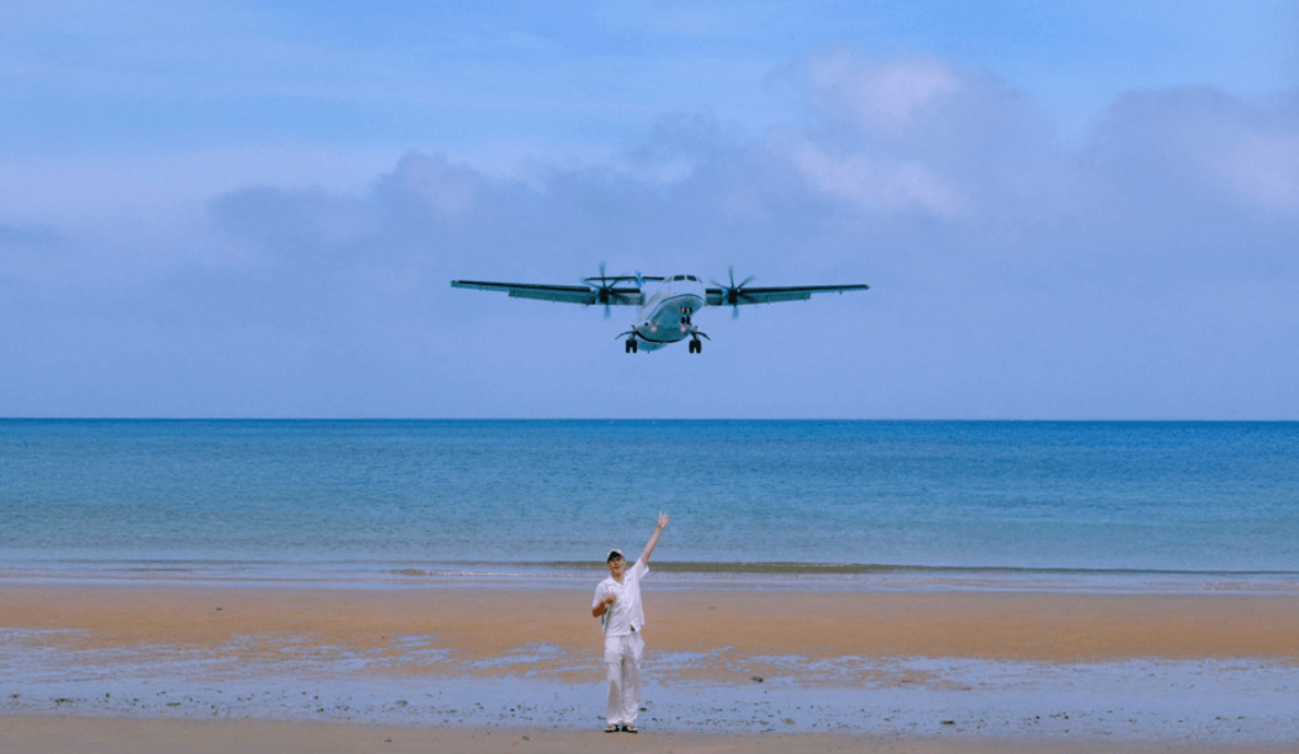 Di chuyển bằng máy bay ra Côn Đảo