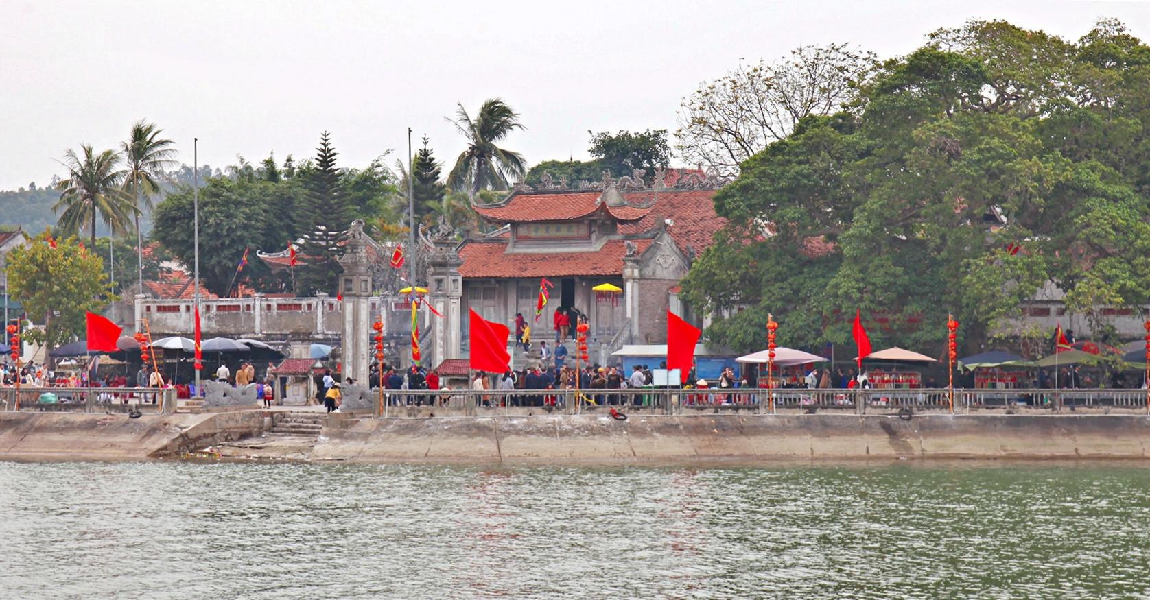 Lễ hội đền Cờn