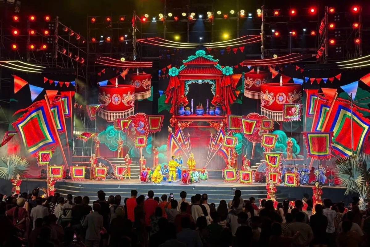 Trẩy hội Dinh Cô Long Hải