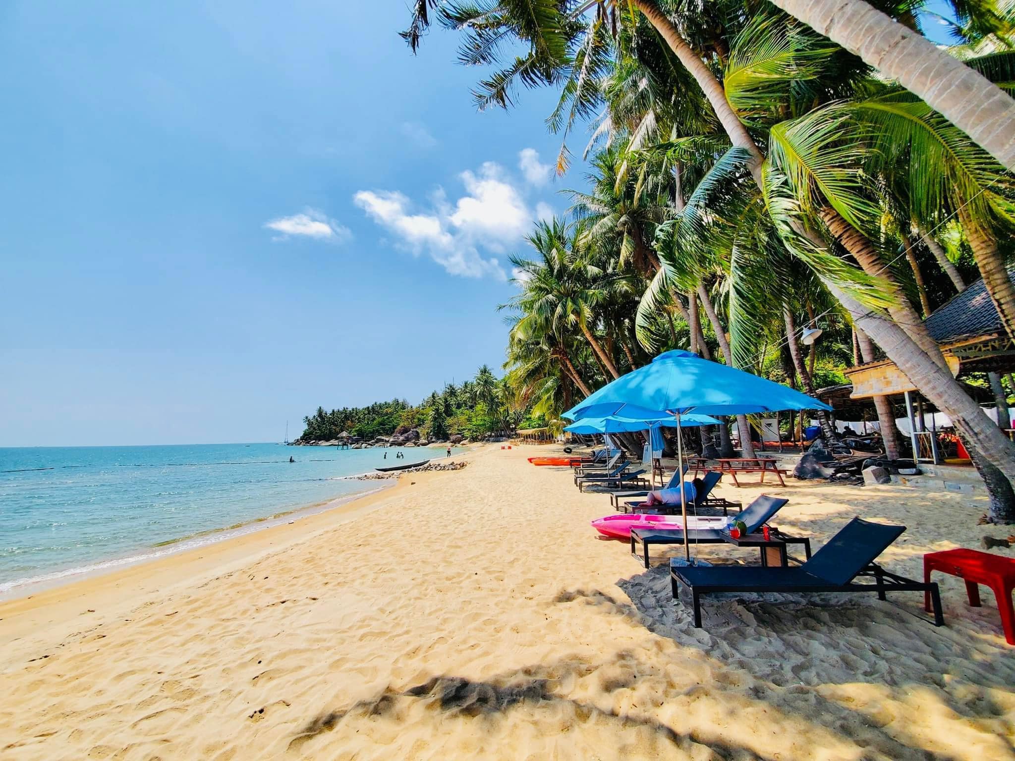 Bãi tắm đẹp nhất đảo