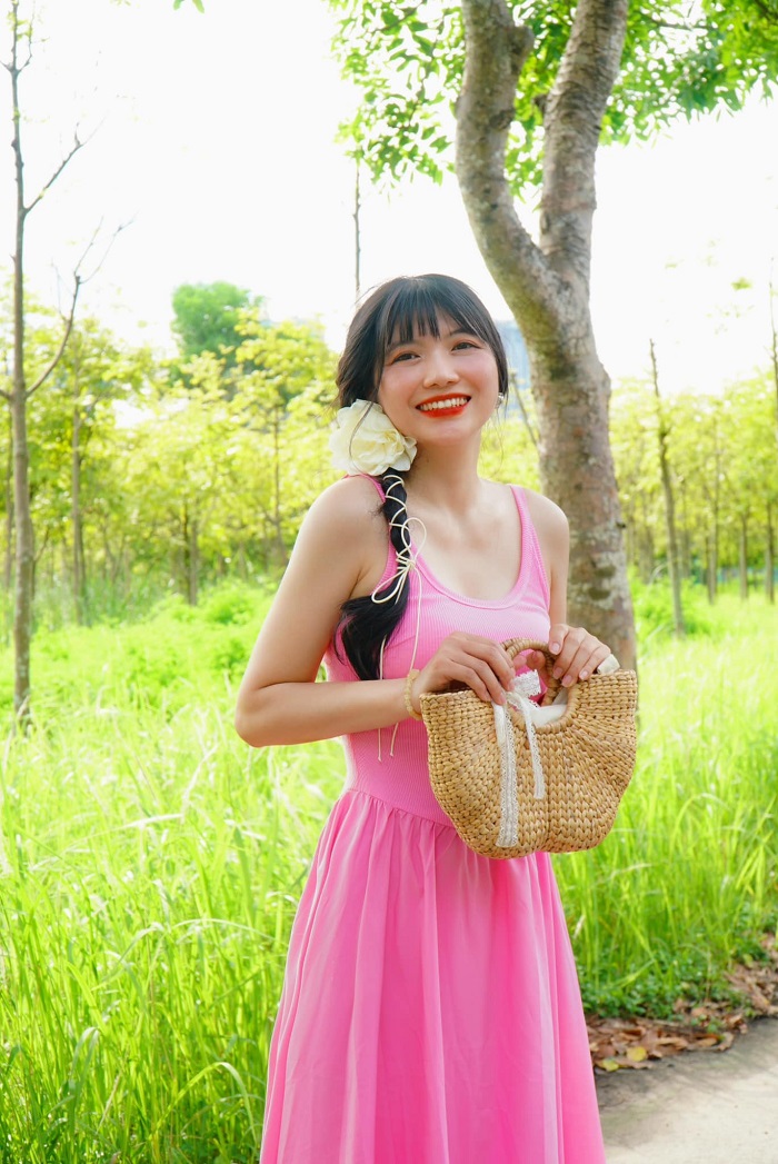 Du khách check in tại công viên hồ Thiên Nga