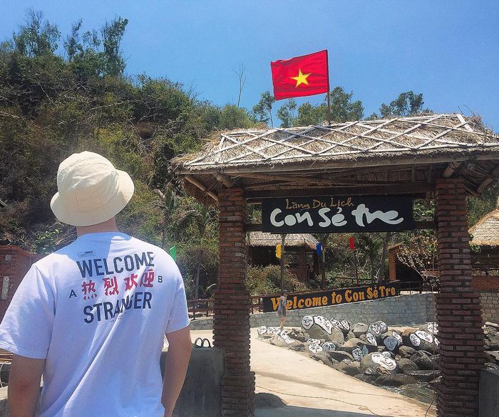 Làng du lịch con sẻ tre