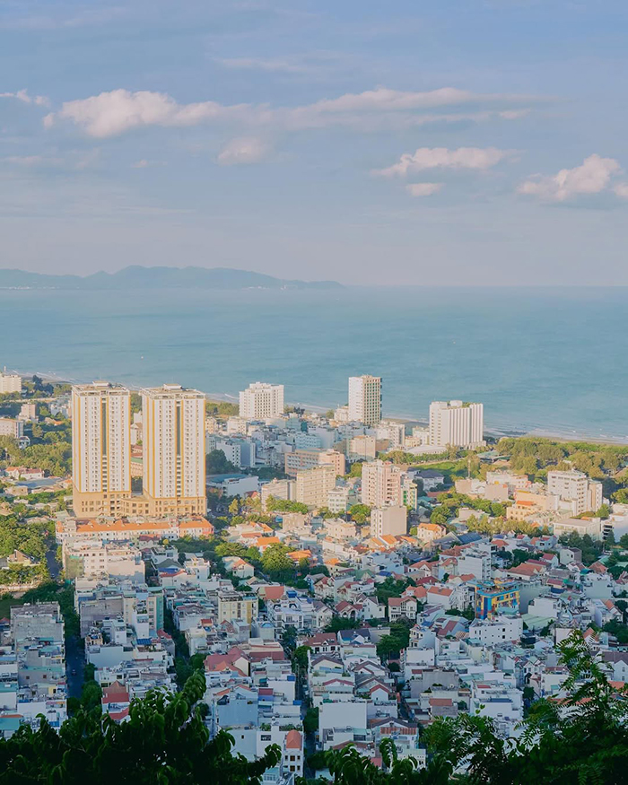 Chiêm ngưỡng thành phố từ ngọn hải đăng