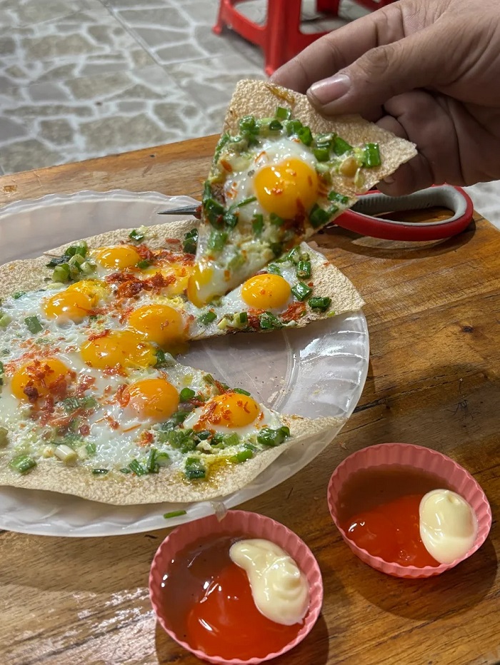 Bánh tráng nướng trứng lòng đào