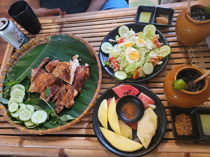 Gà nướng của quán Bếp Lửa Hồng