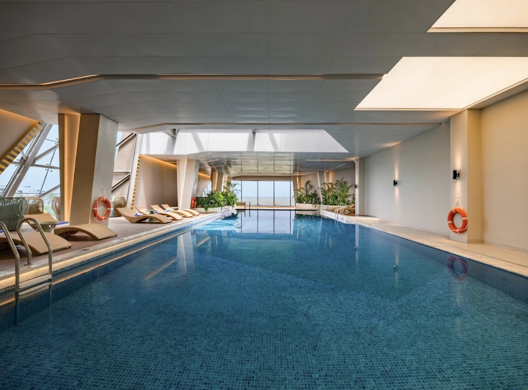 Bể bơi bốn mùa tại Sky Vista
