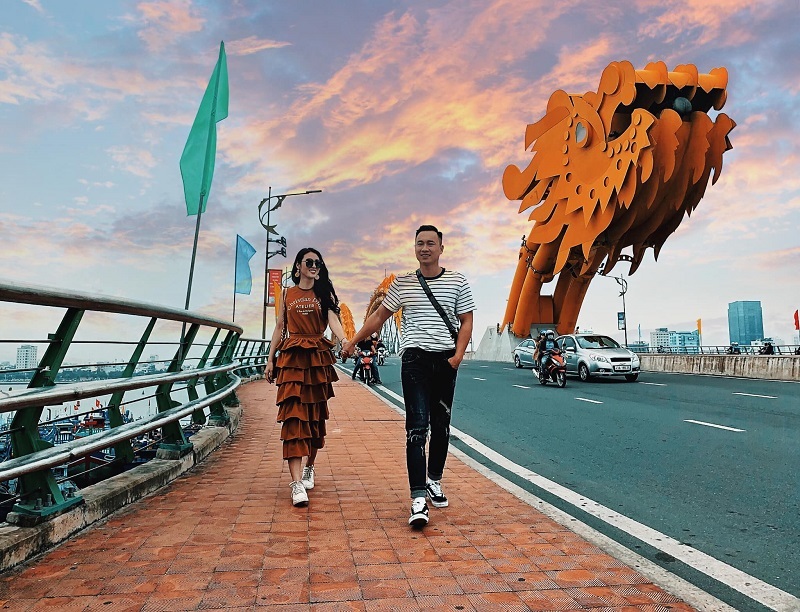 Du khách tới Đà Nẵng