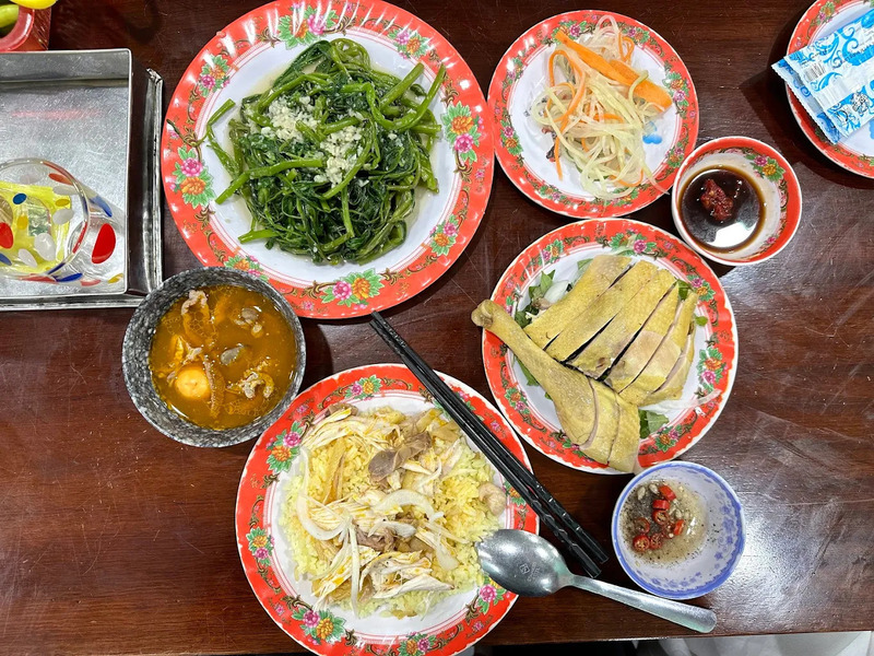 Cơm gà Bà Buội
