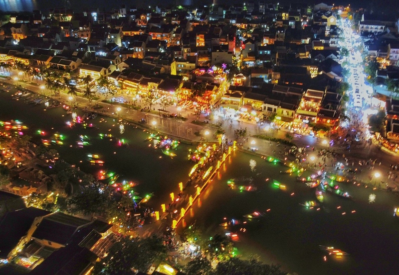 Hội An rực rỡ về đêm