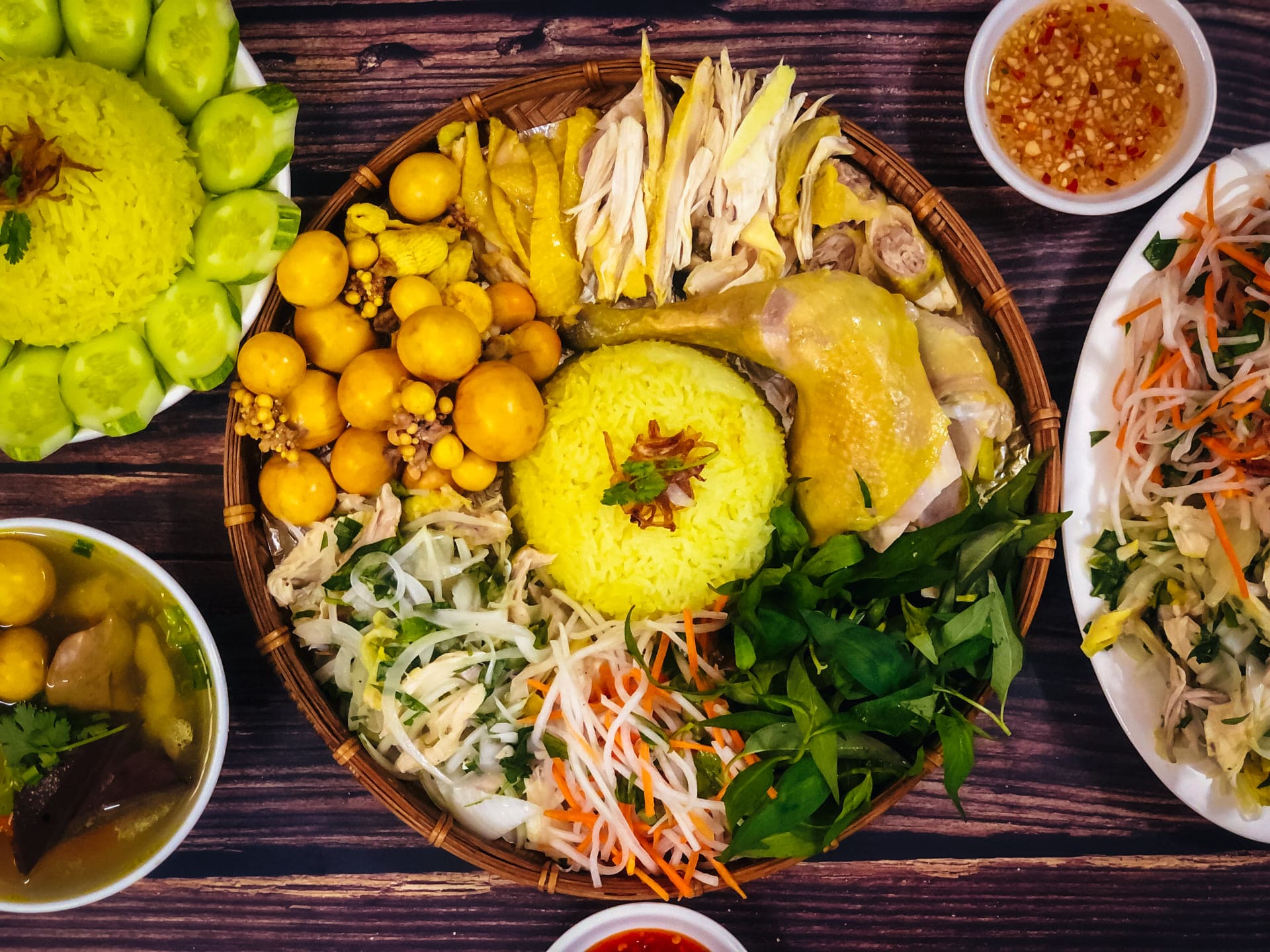 Phần cơm gà Hội An đầy đủ