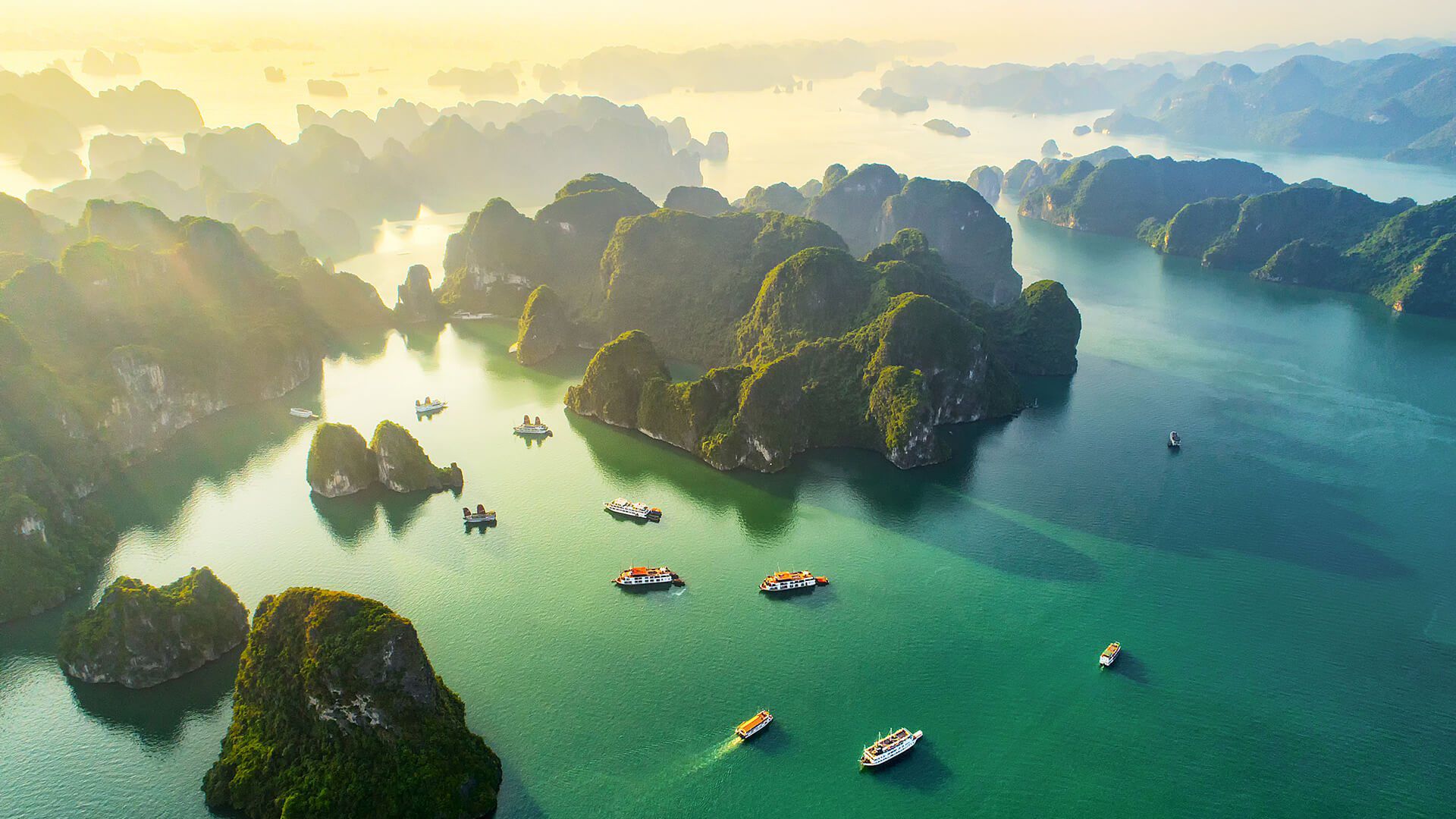 Chiêm ngưỡng vịnh Hạ Long từ trên cao