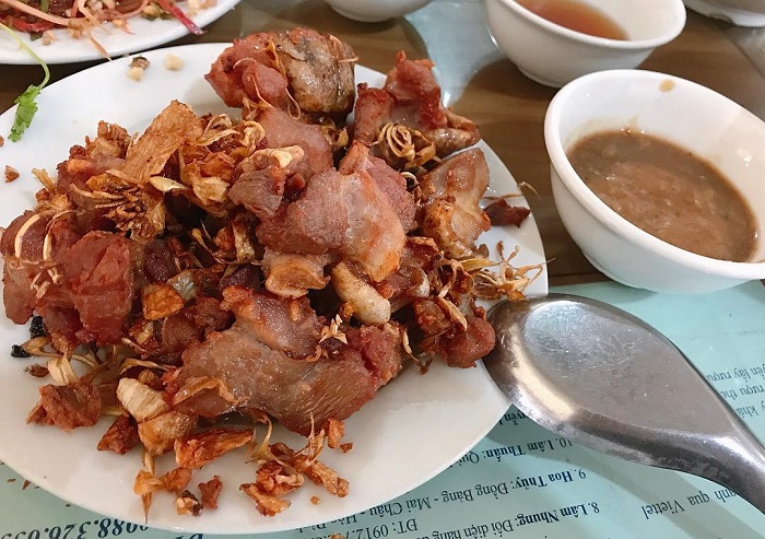 Thịt bê nóng giòn chấm cùng tương đậm đà