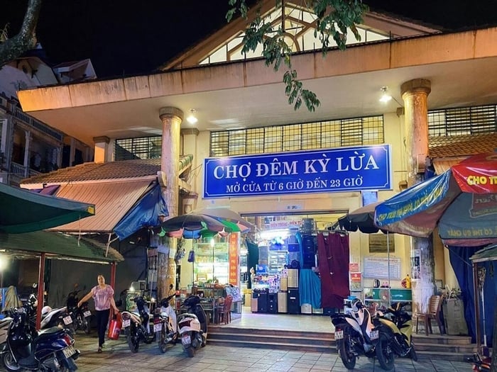 Chợ đêm Kỳ Lừa nổi tiếng