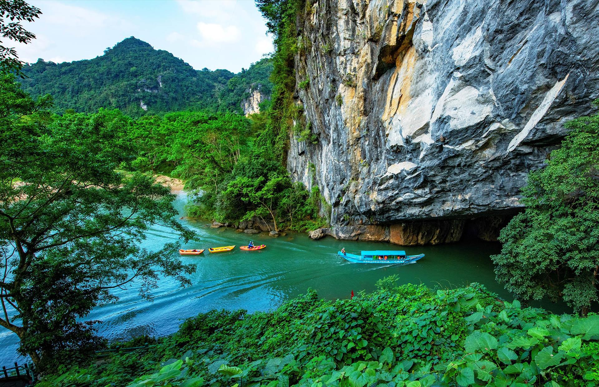 Thế giới siêu thực giữa lòng kỳ quan thiên nhiên thế giới